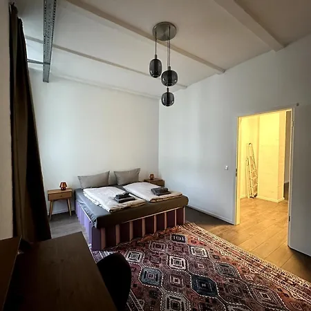 Beautiful In Shared In Kreuzberg Apartment Berlin