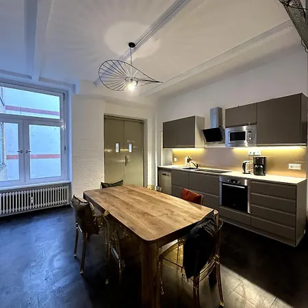 Beautiful In Shared In Kreuzberg Apartment *